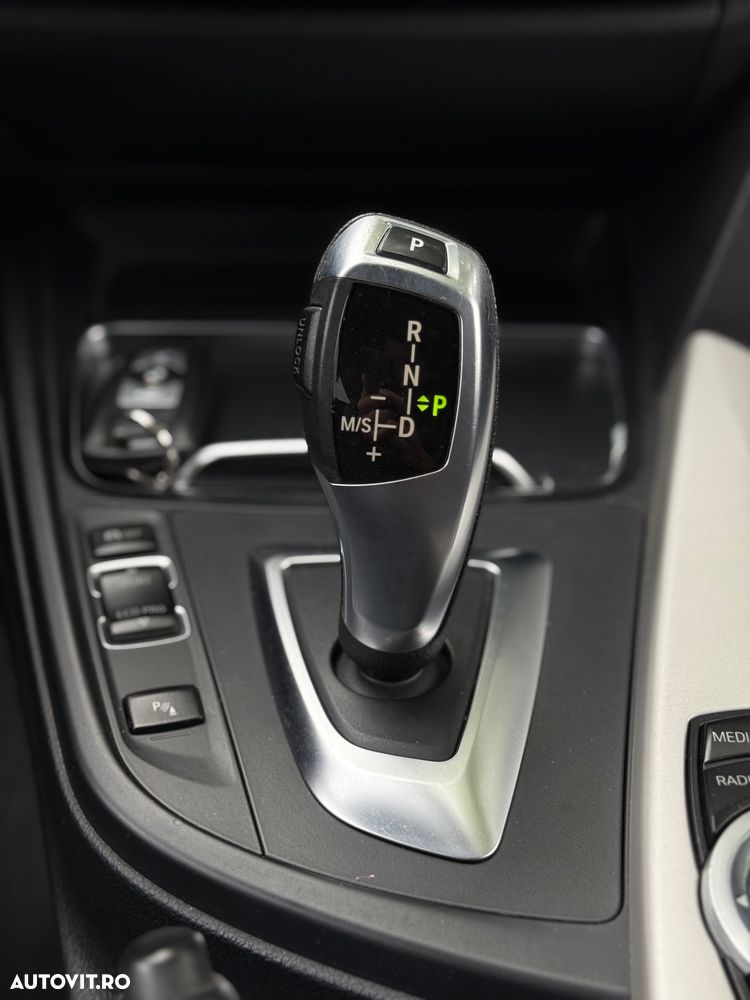 BMW Seria 3 318d Touring Aut. - 16