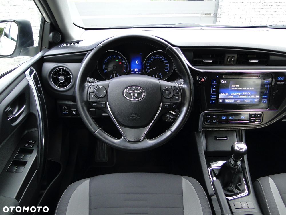 Toyota Auris 1.6 Premium - 16