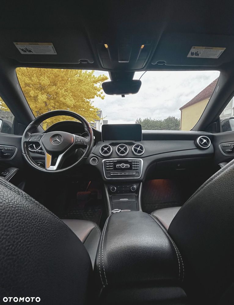 Mercedes-Benz CLA 250 4Matic 7G-DCT - 19
