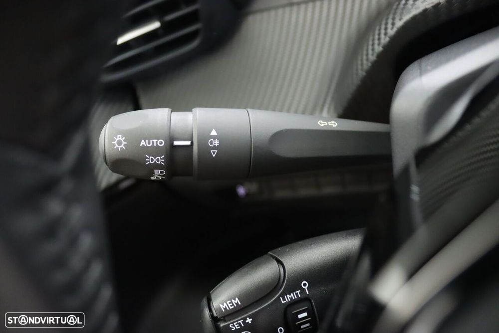 Peugeot e-2008 54 kWh Allure - 12