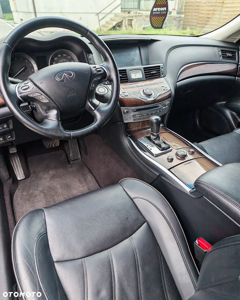Infiniti Q70 - 15