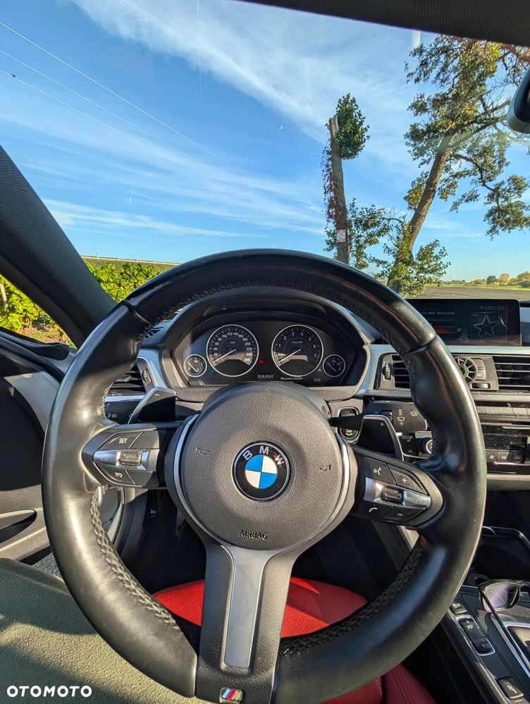 BMW Seria 3 330i xDrive M Sport Shadow - 16