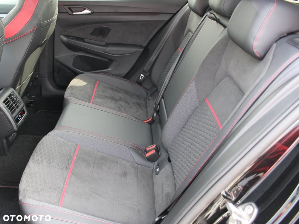 Volkswagen Golf - 11