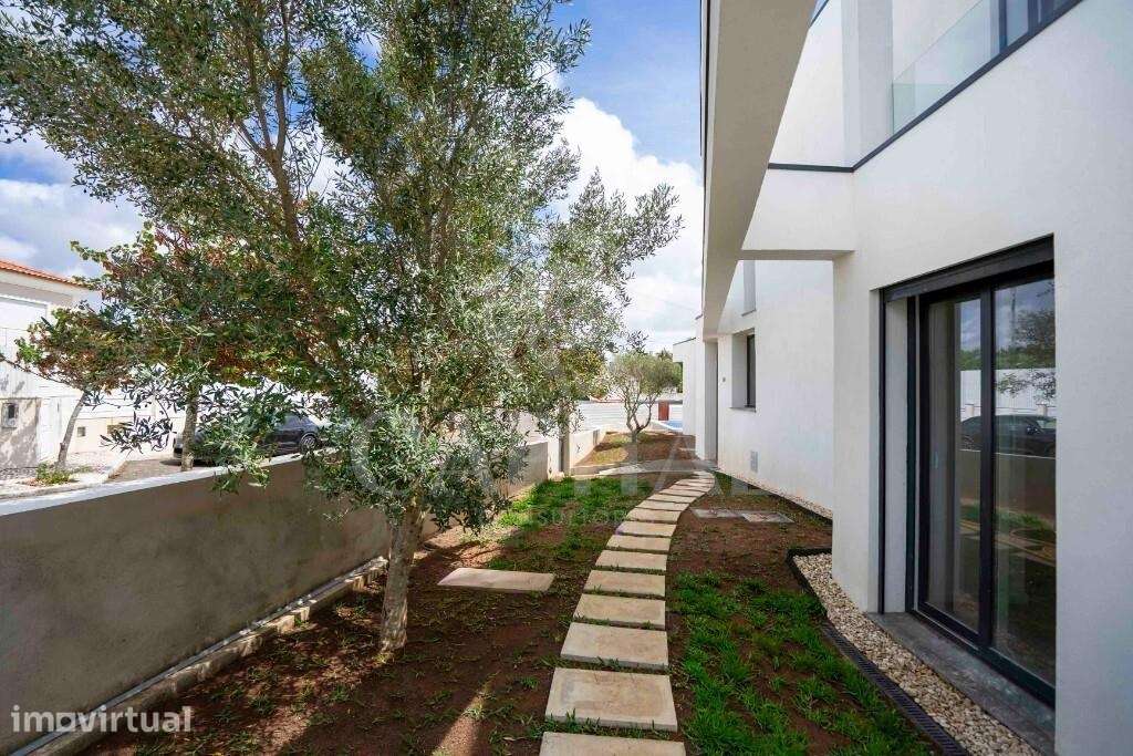Moradia V3 Isolada com Piscina – Nova – Abrunheira - Grande imagem: 2/40