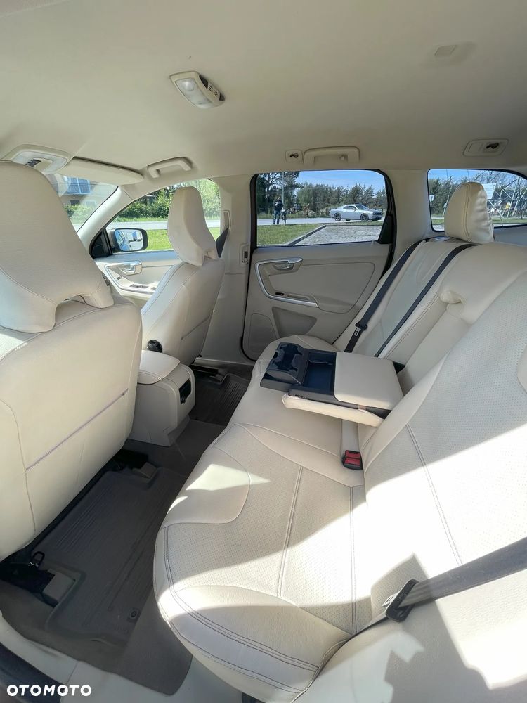 Volvo XC 60 D5 AWD - 10