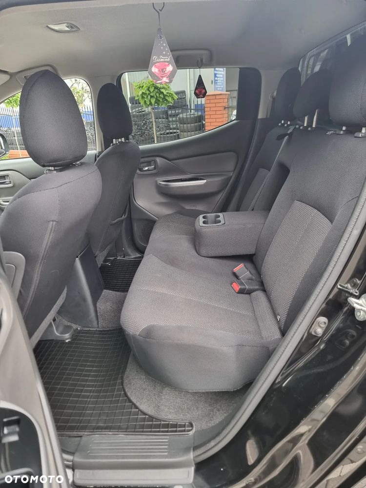 Mitsubishi L200 2.4 d DC Intense + - 21