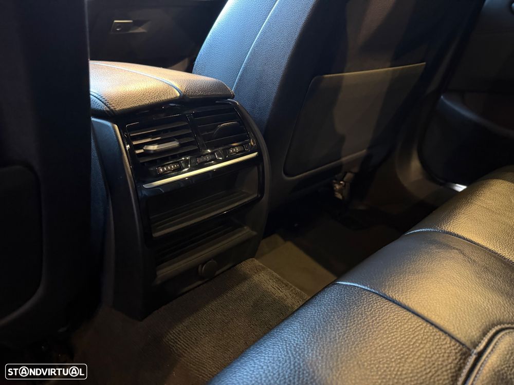 BMW 520 d Pack Desportivo M Auto - 27