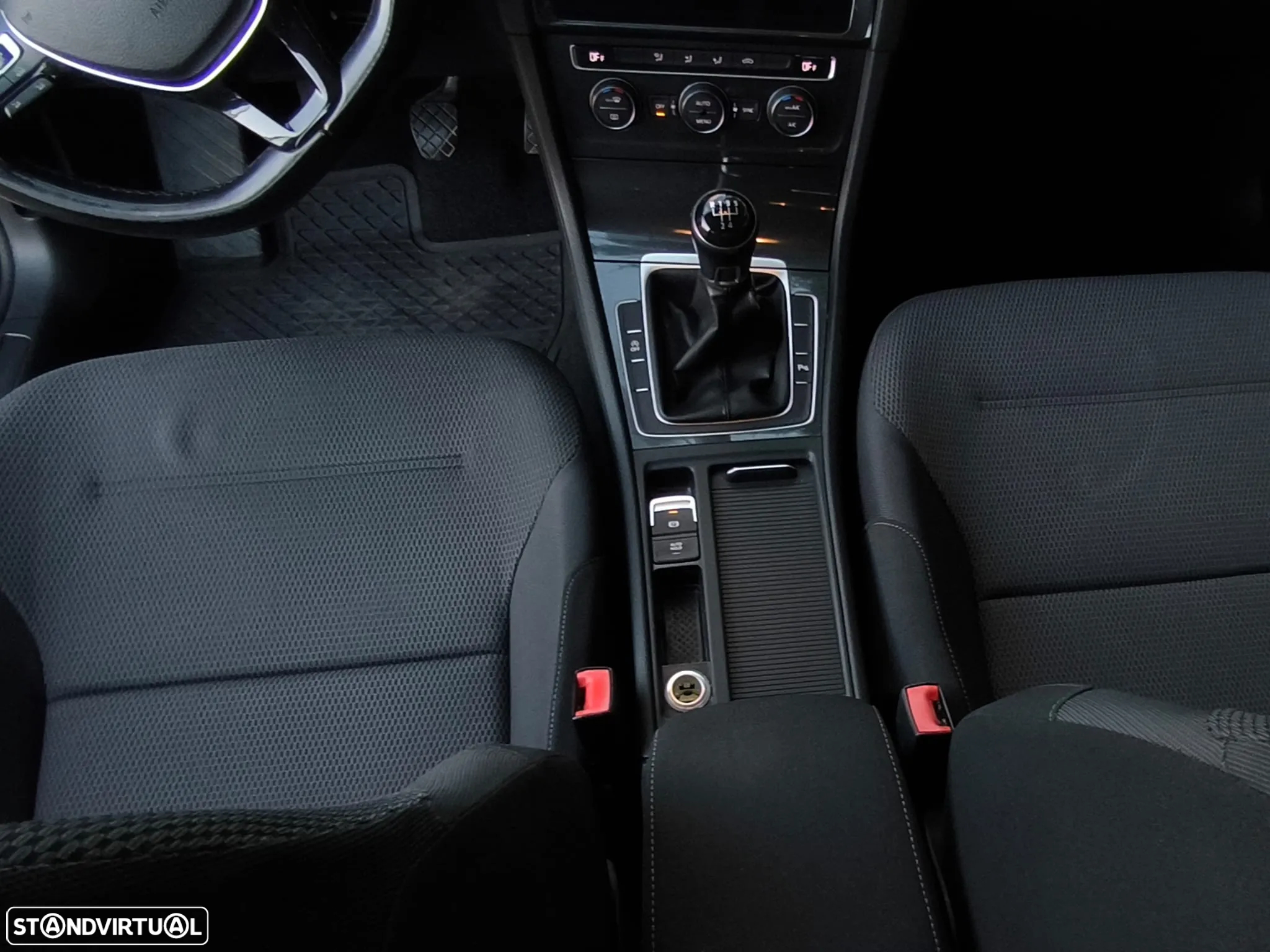 VW Golf 1.6 TDI Confortline - 11