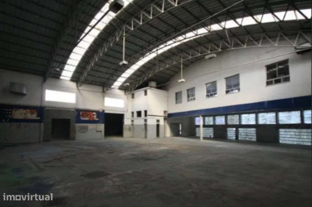 Armazém com cerca de 1200 m2 Zona Indústrial do Porto - Grande imagem: 2/2