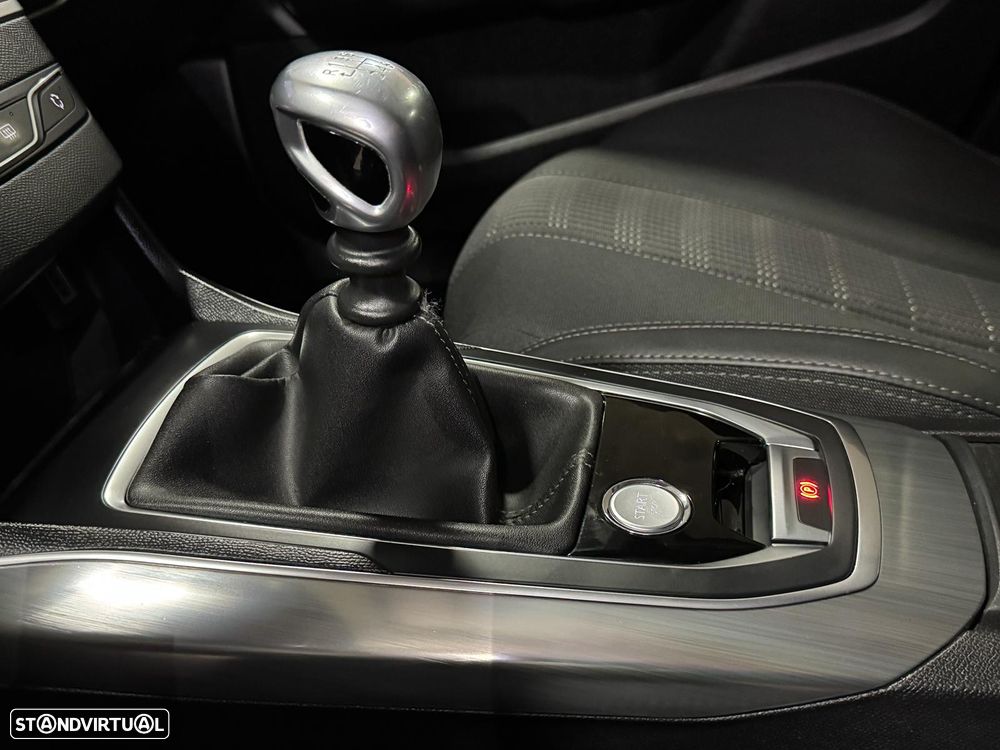 Peugeot 308 1.2 PureTech Allure J18 - 20