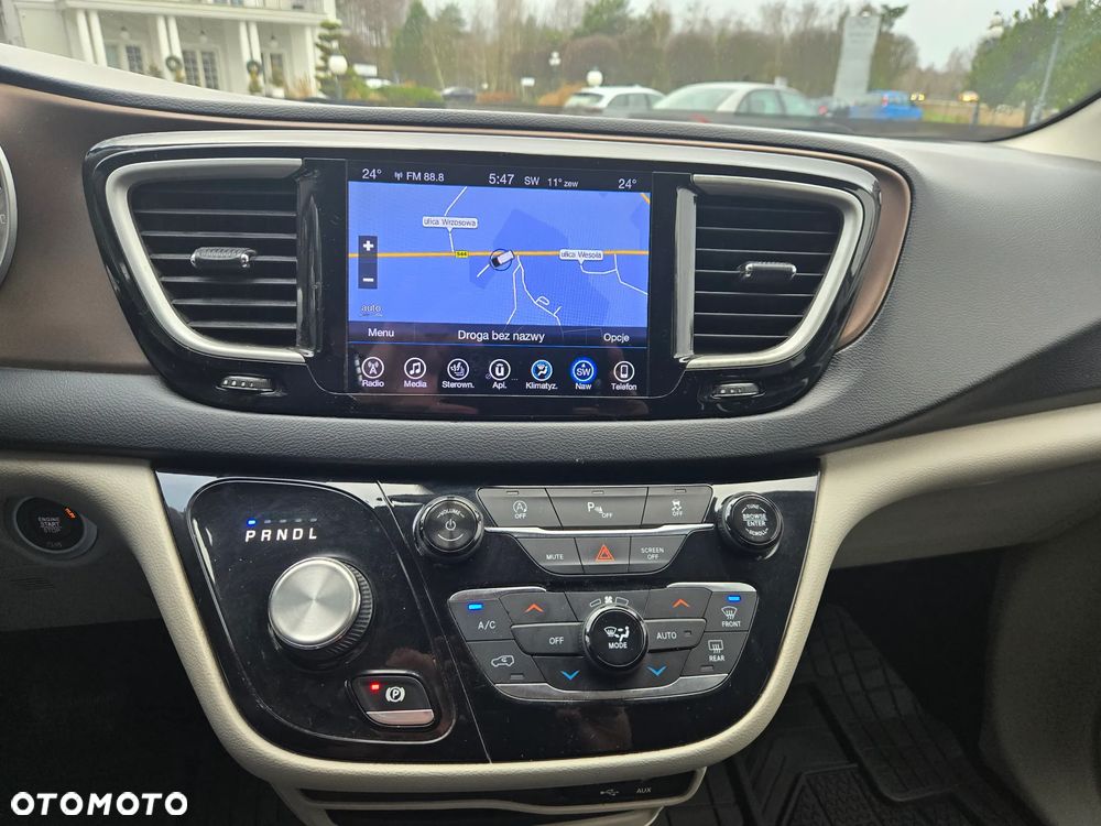 Chrysler Pacifica - 24