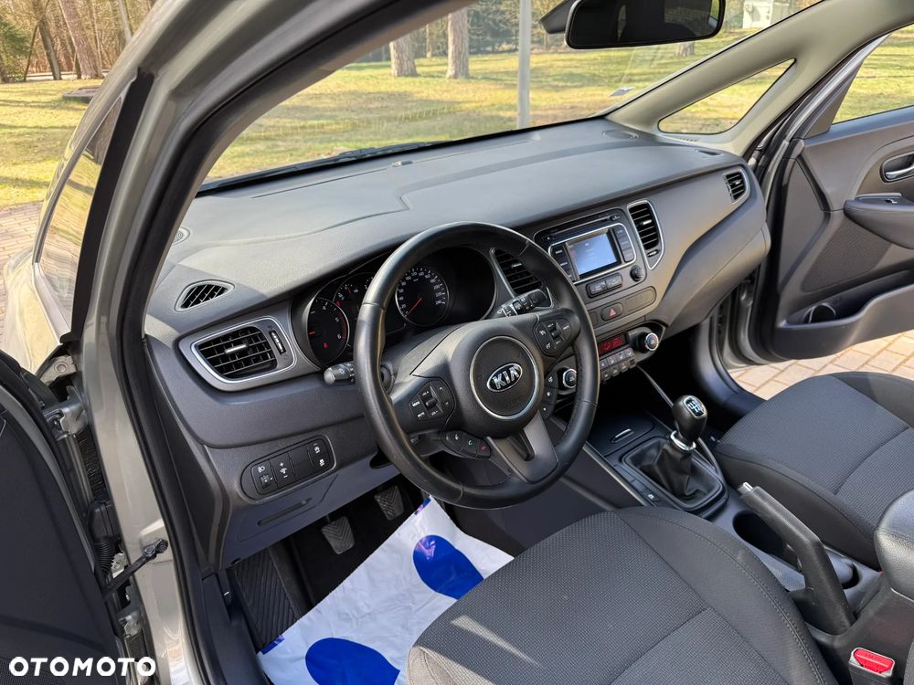 Kia Carens - 25