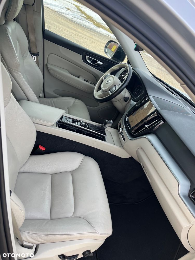 Volvo XC 60 T6 AWD Geartronic Momentum Pro - 25