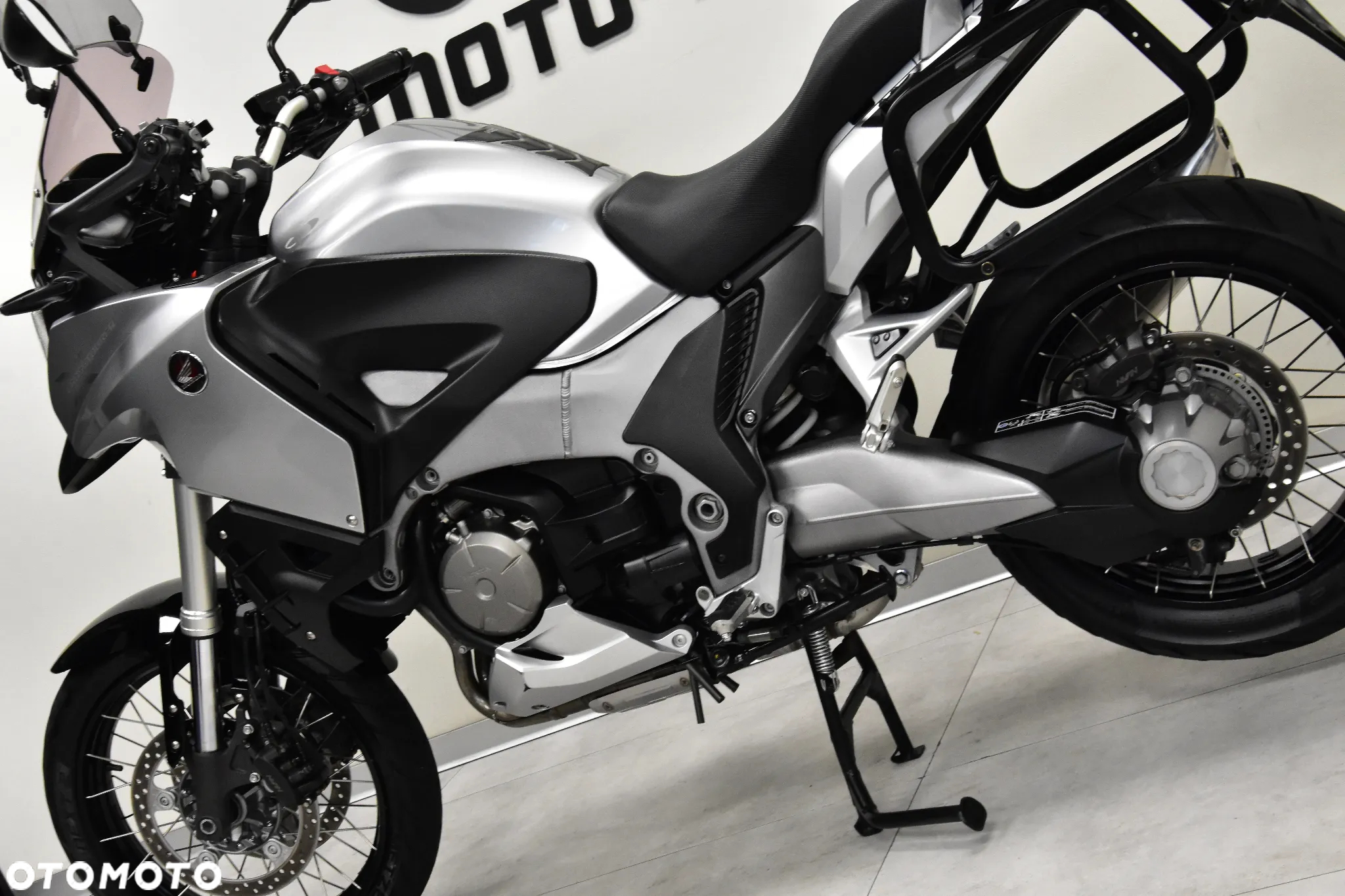 Honda VFR - 12