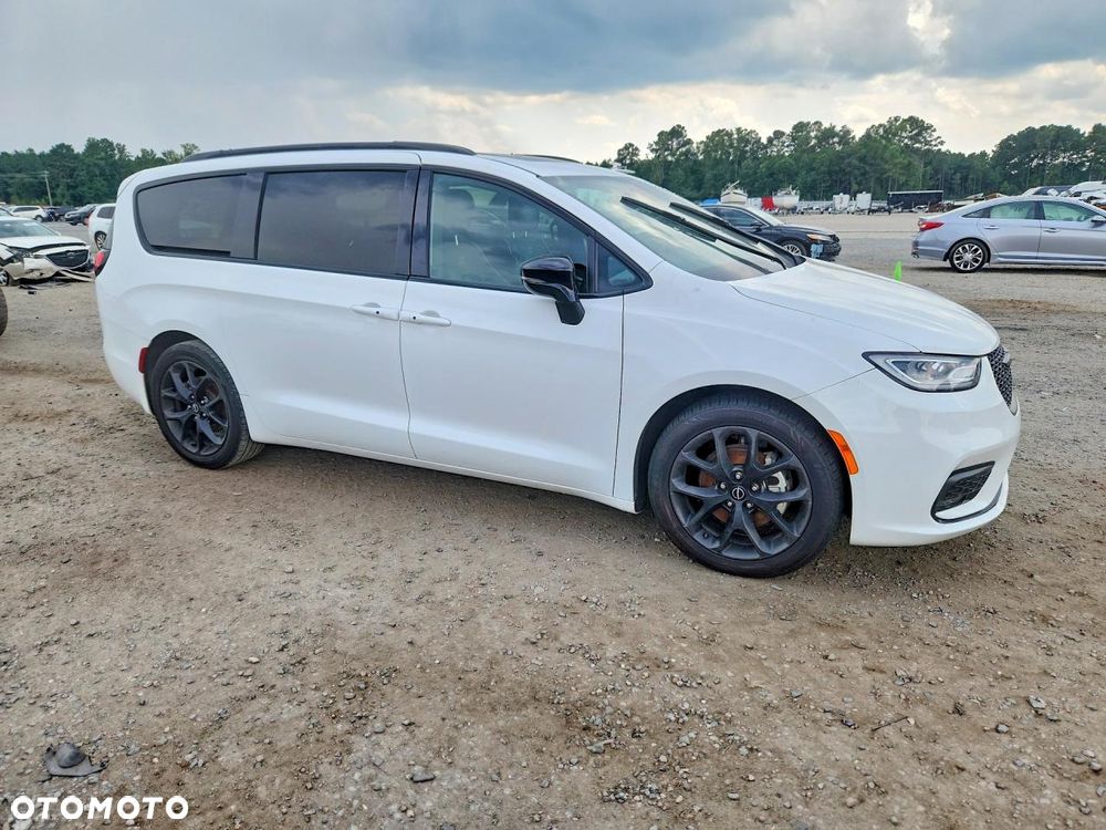 Chrysler Pacifica 2023 photo 2