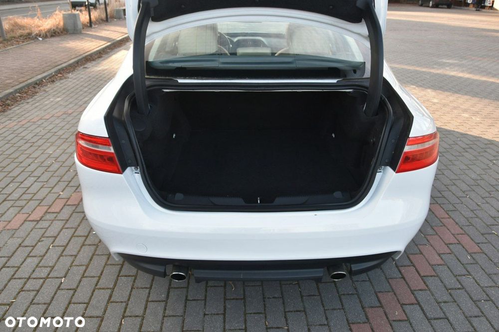 Jaguar XE - 21