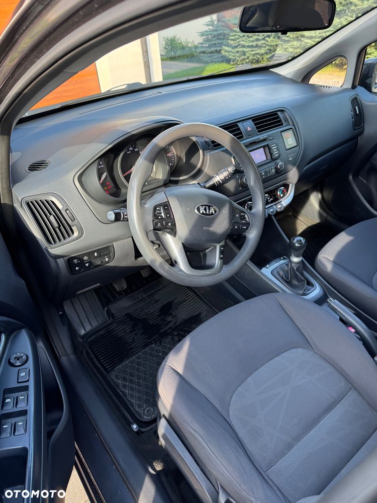 Kia Rio - 12