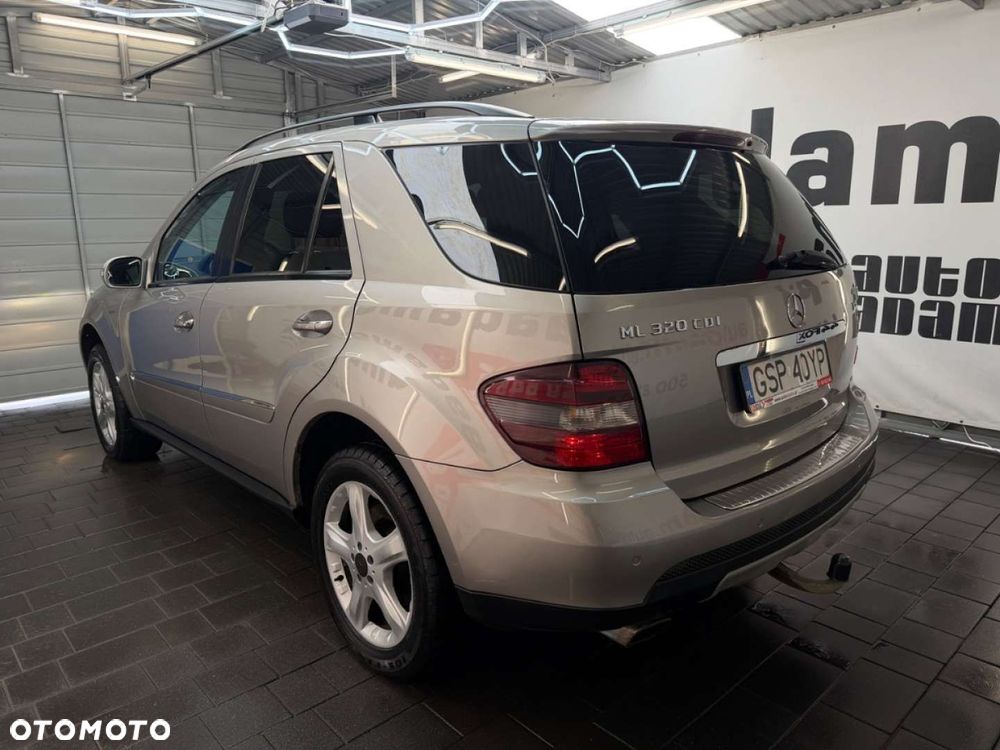 Mercedes-Benz ML - 23