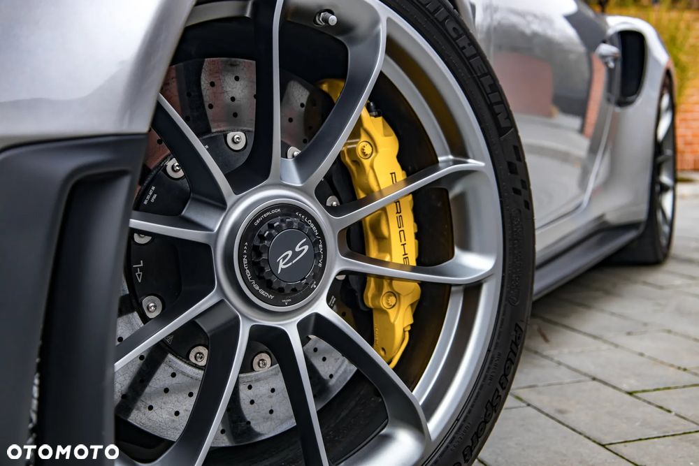 Porsche 911 GT2 RS - 2