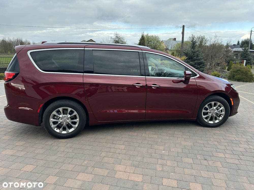 Chrysler Pacifica - 16