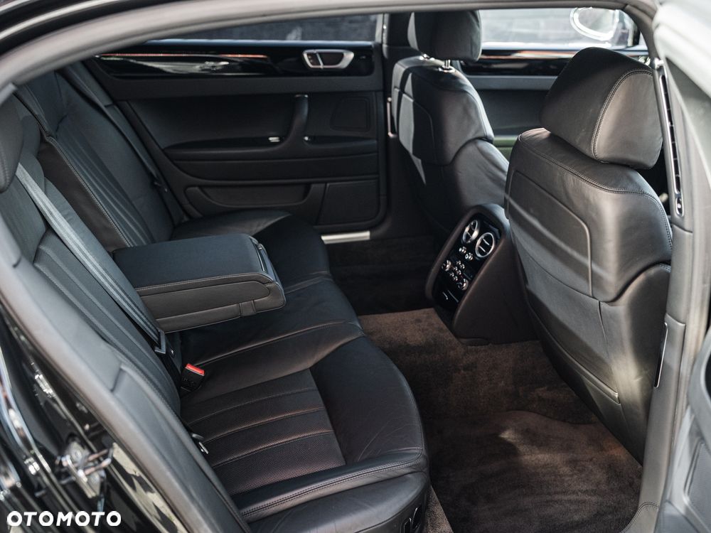 Bentley Flying Spur Standard - 29