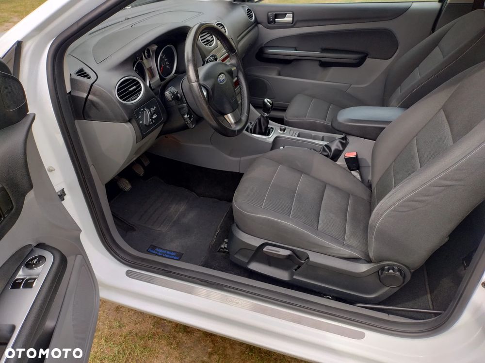 Ford Focus 2.0 16V Sport - 17