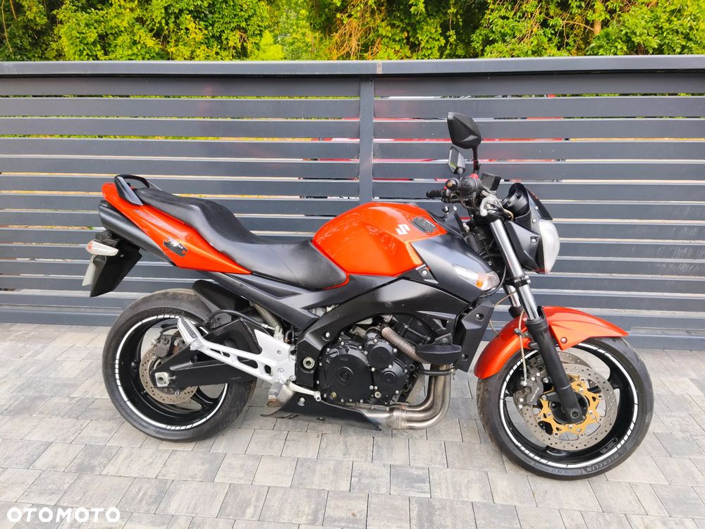 Suzuki GSR - 28