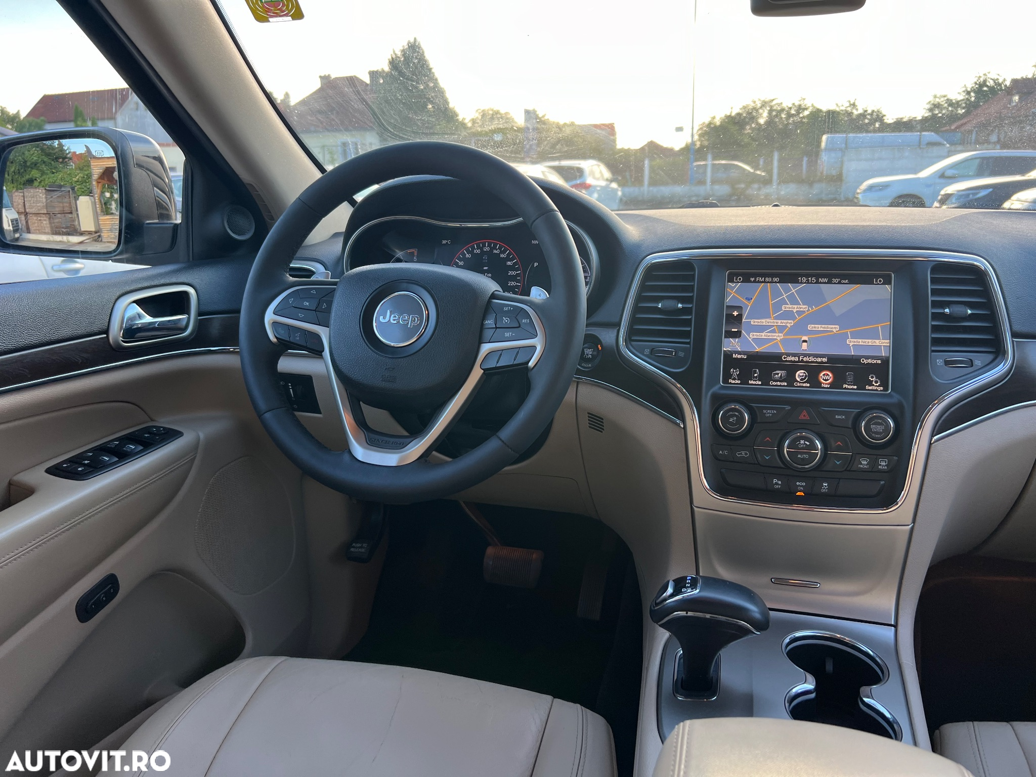Jeep Grand Cherokee - 30