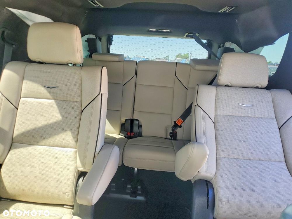 Cadillac Escalade - 11