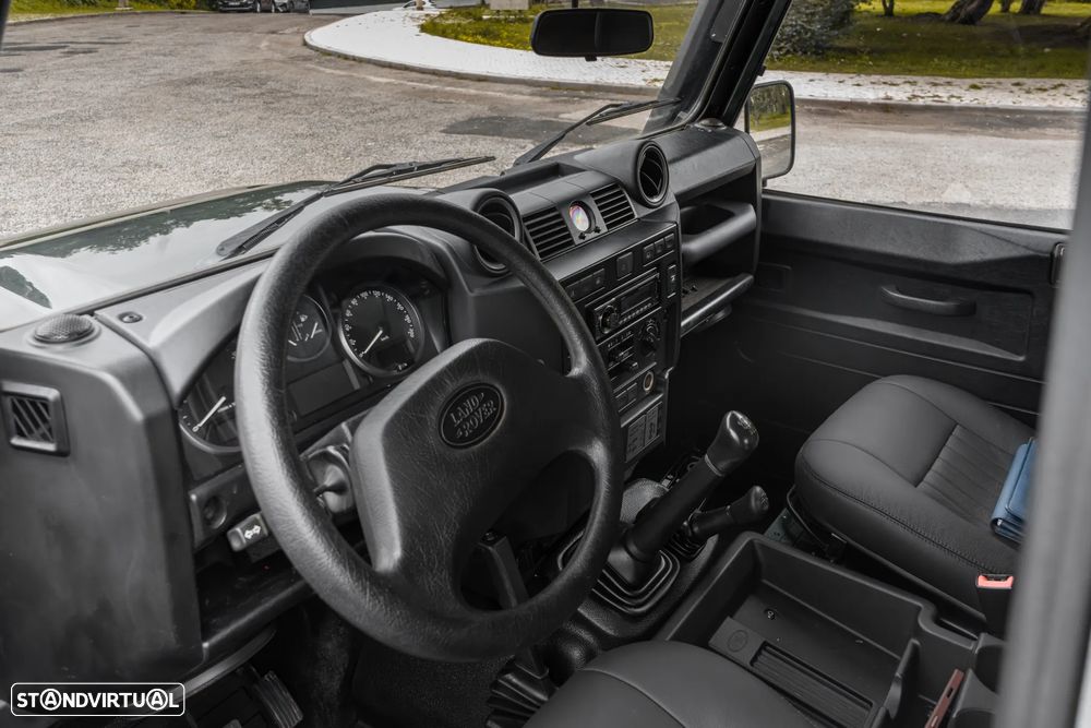 Land Rover Defender - 13