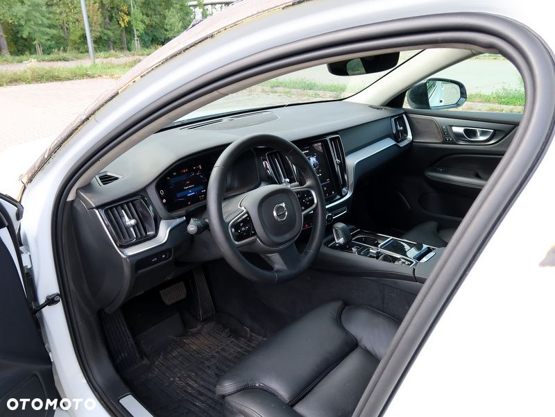 Volvo V60 T6 AWD Plug-In Hybrid Plus Dark - 12