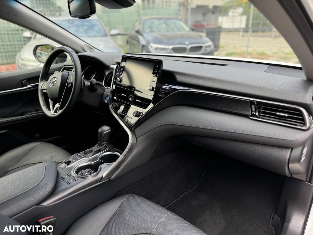 Toyota Camry 2.5 HEV Executive - 29