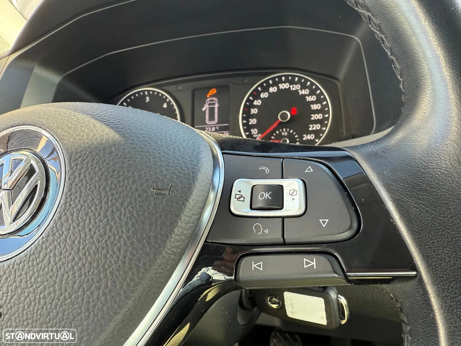 VW Caravelle 2.0 TDi BM Longa Comfortline - 24