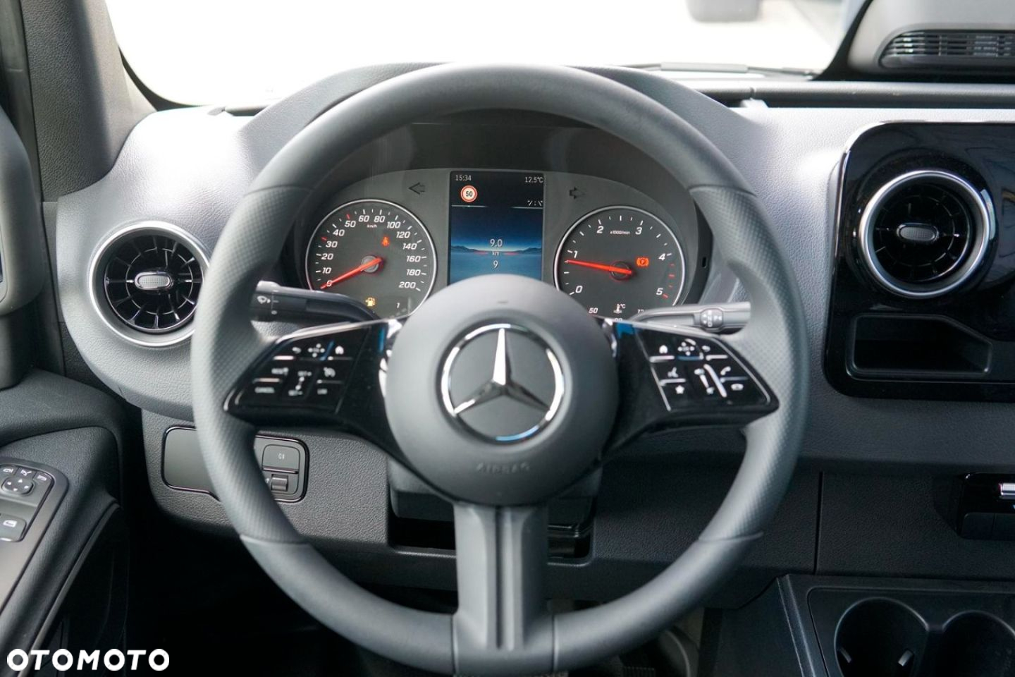 Mercedes-Benz Sprinter - 14