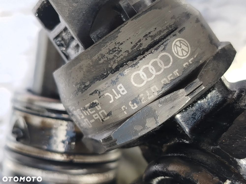 Audi A4 B7 2.0 TDI BPW pompwtryski 038130073BJ - 4