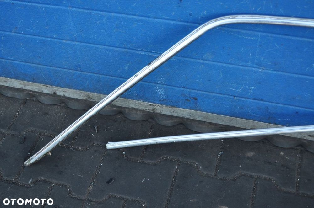 MERCEDES W123 LISTWA DACHU DACHOWA KOMPLET - 12