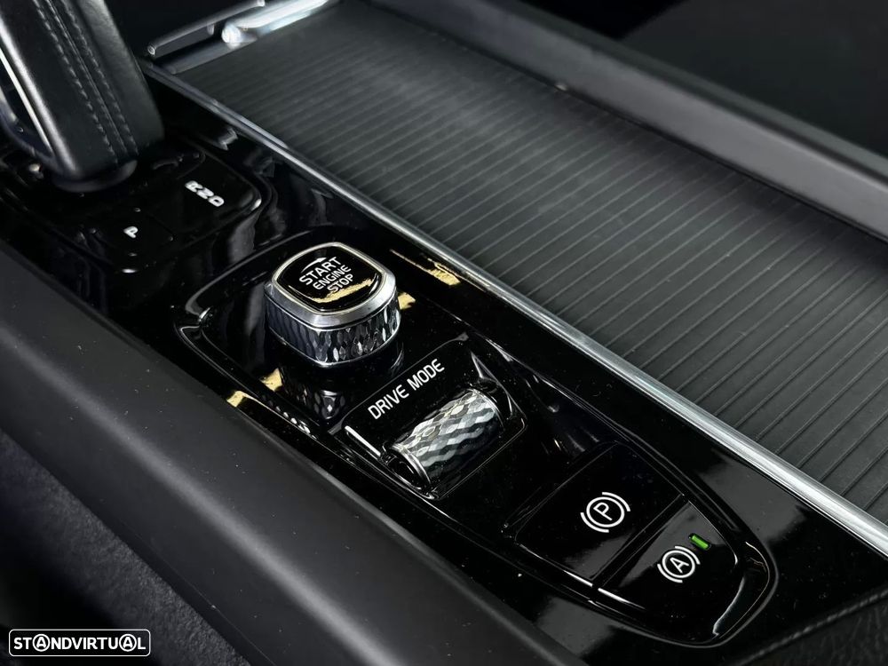 Volvo XC 60 2.0 B4 Momentum Plus - 28