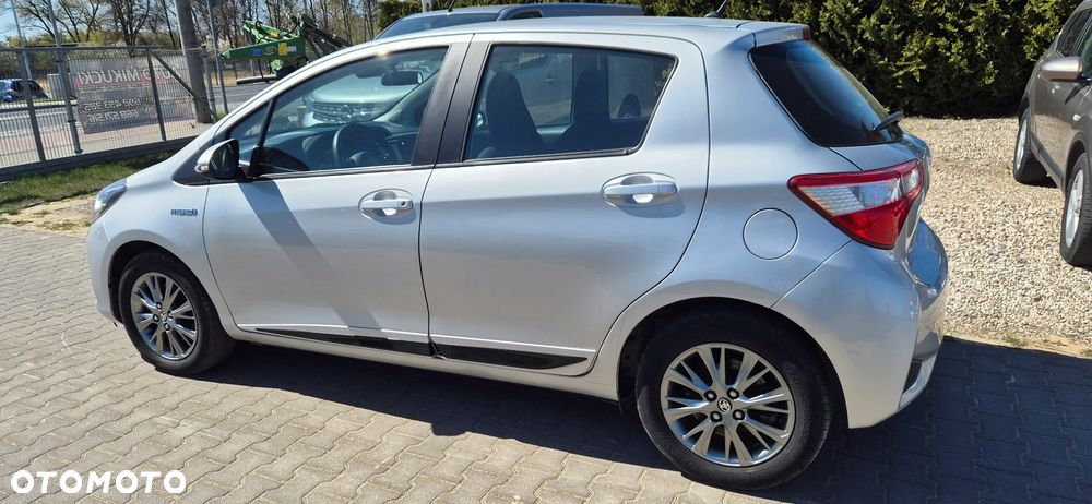 Toyota Yaris Hybrid 100 Active - 3