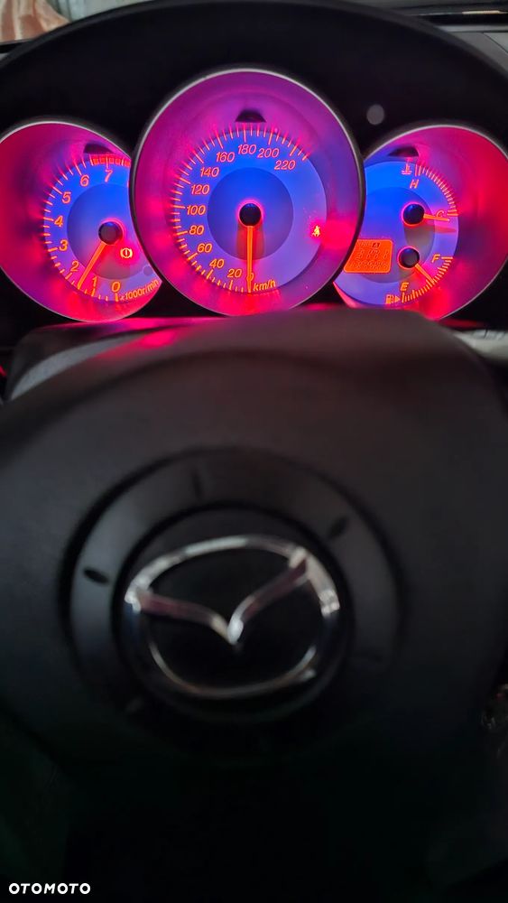 Mazda 3 1.6 Exclusive + - 3