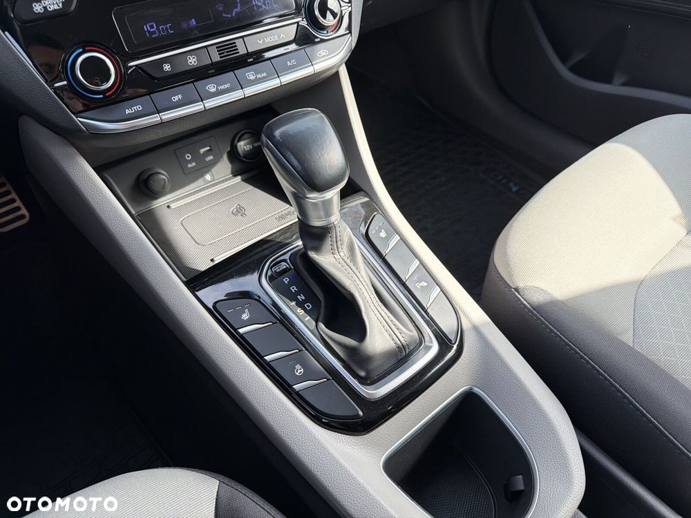 Hyundai IONIQ Hybrid Premium - 17