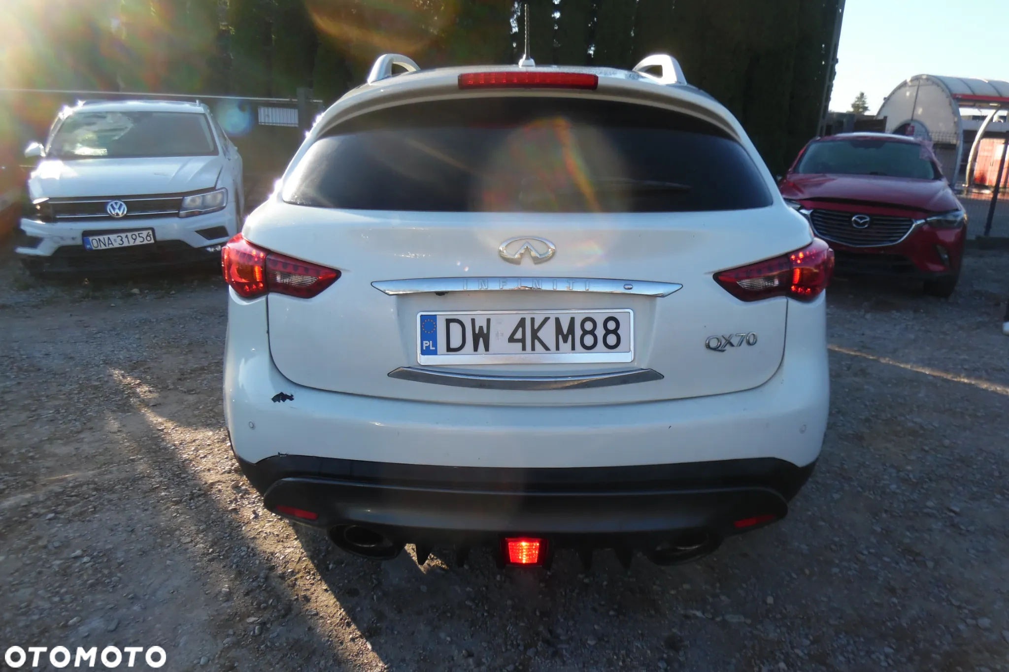 Infiniti QX70 - 23