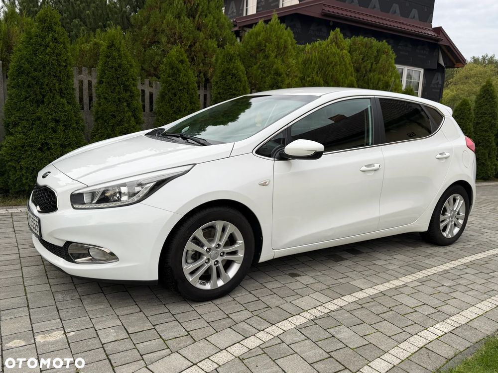 Kia Ceed 1.6 GDI Dream Team Edition - 4