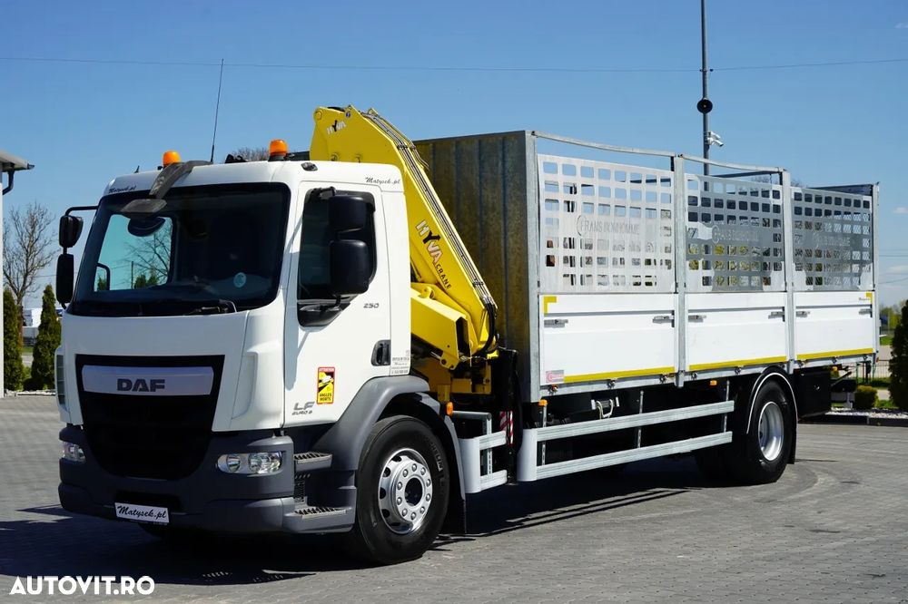 DAF LF 250 / 4X2 / LIVRARE - 7.30 + HDS HYVA HB 150XE3 / RADIOCOMANDĂ / ROTATOARE / MAX. CAPACITATE DE RIDICARE: 5200 KG / FURCĂ PENTRU PALEȚI / EURO 6 - 10