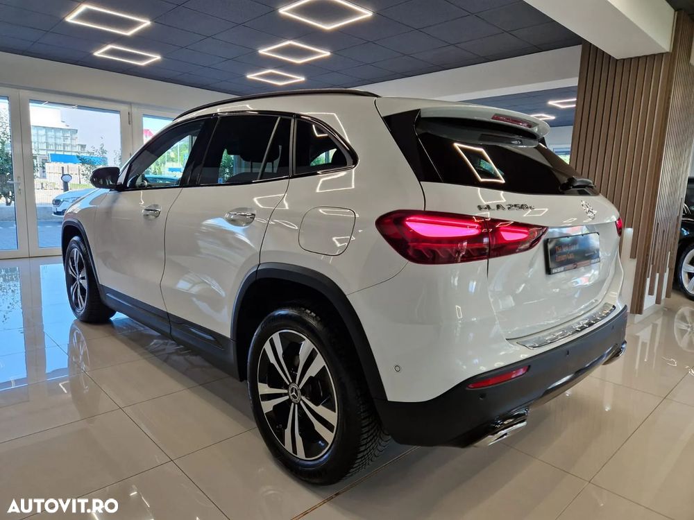 Mercedes-Benz GLA 250 e 8G-DCT Progressive - 12