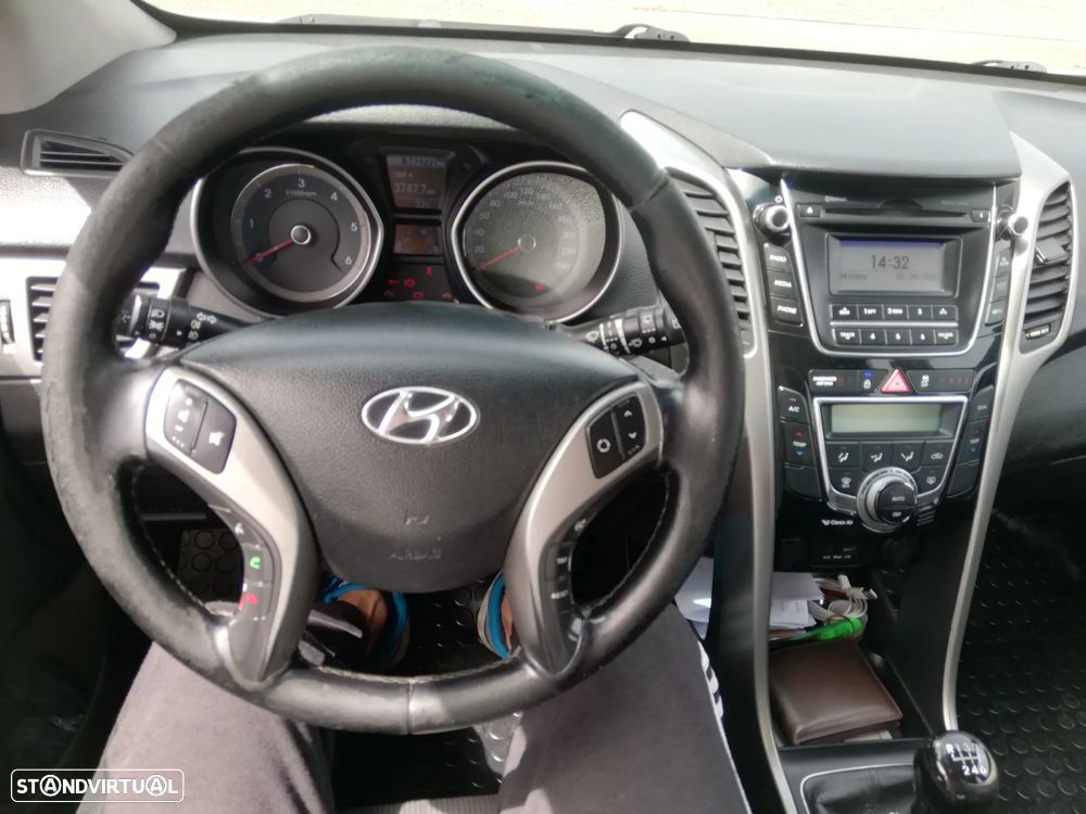 Hyundai i30 CW 1.6 CRDi STyle - 14