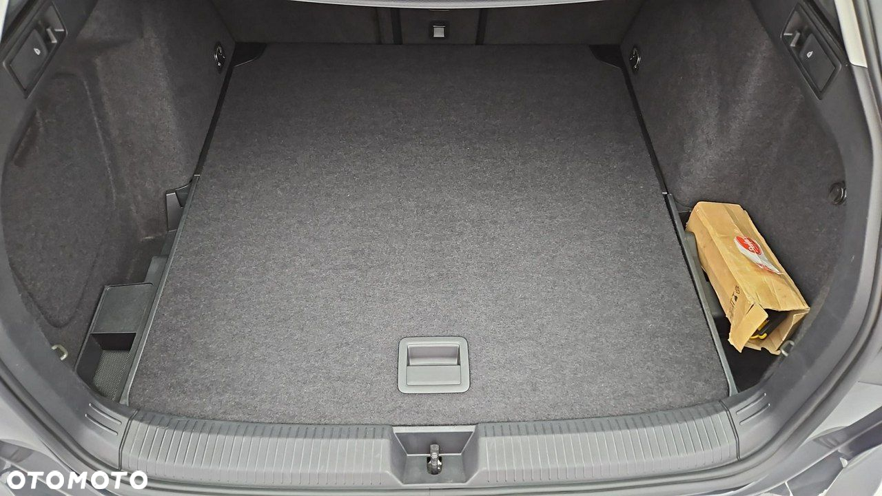 Volkswagen Golf VIII 2.0 TDI Life - 24