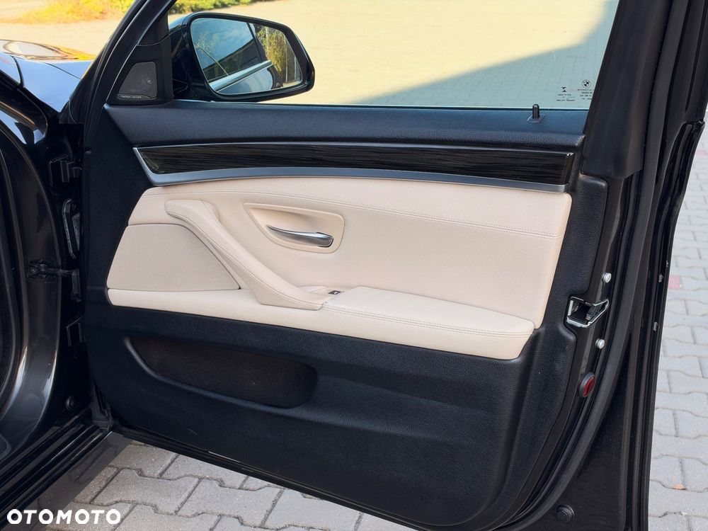 BMW Seria 5 530d xDrive Luxury Line - 32