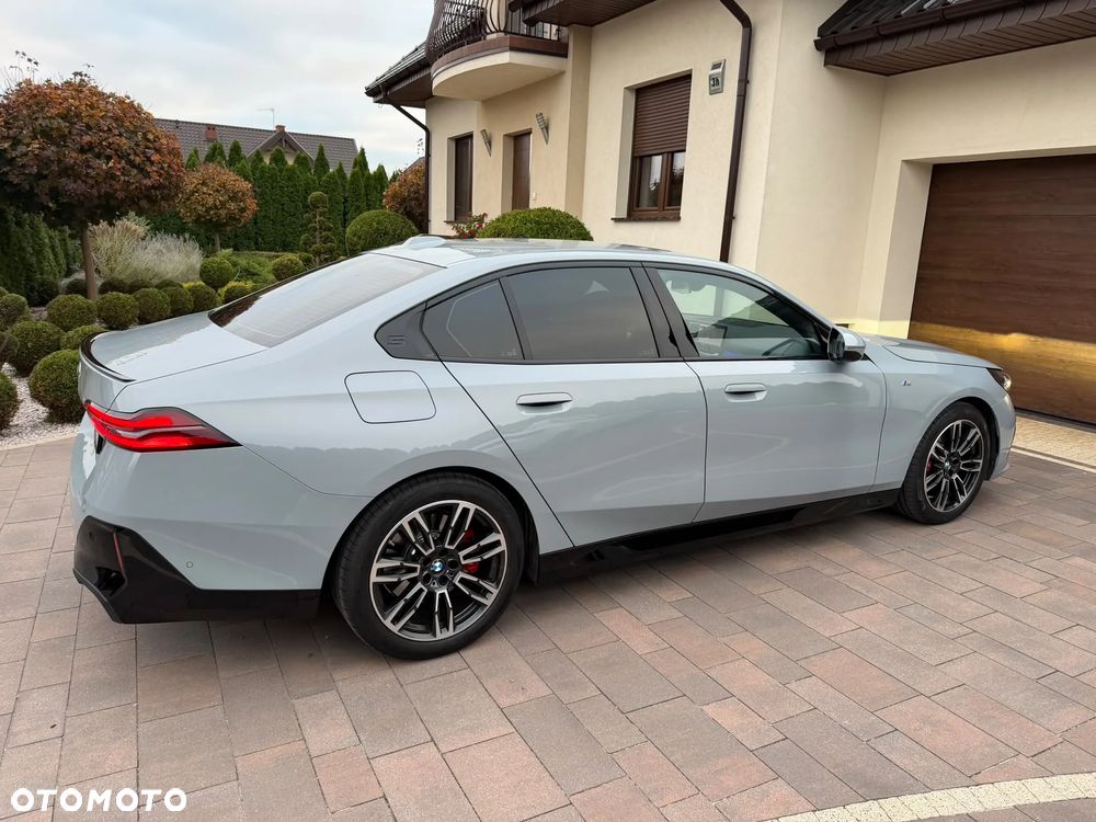 BMW 5 2025 photo 4