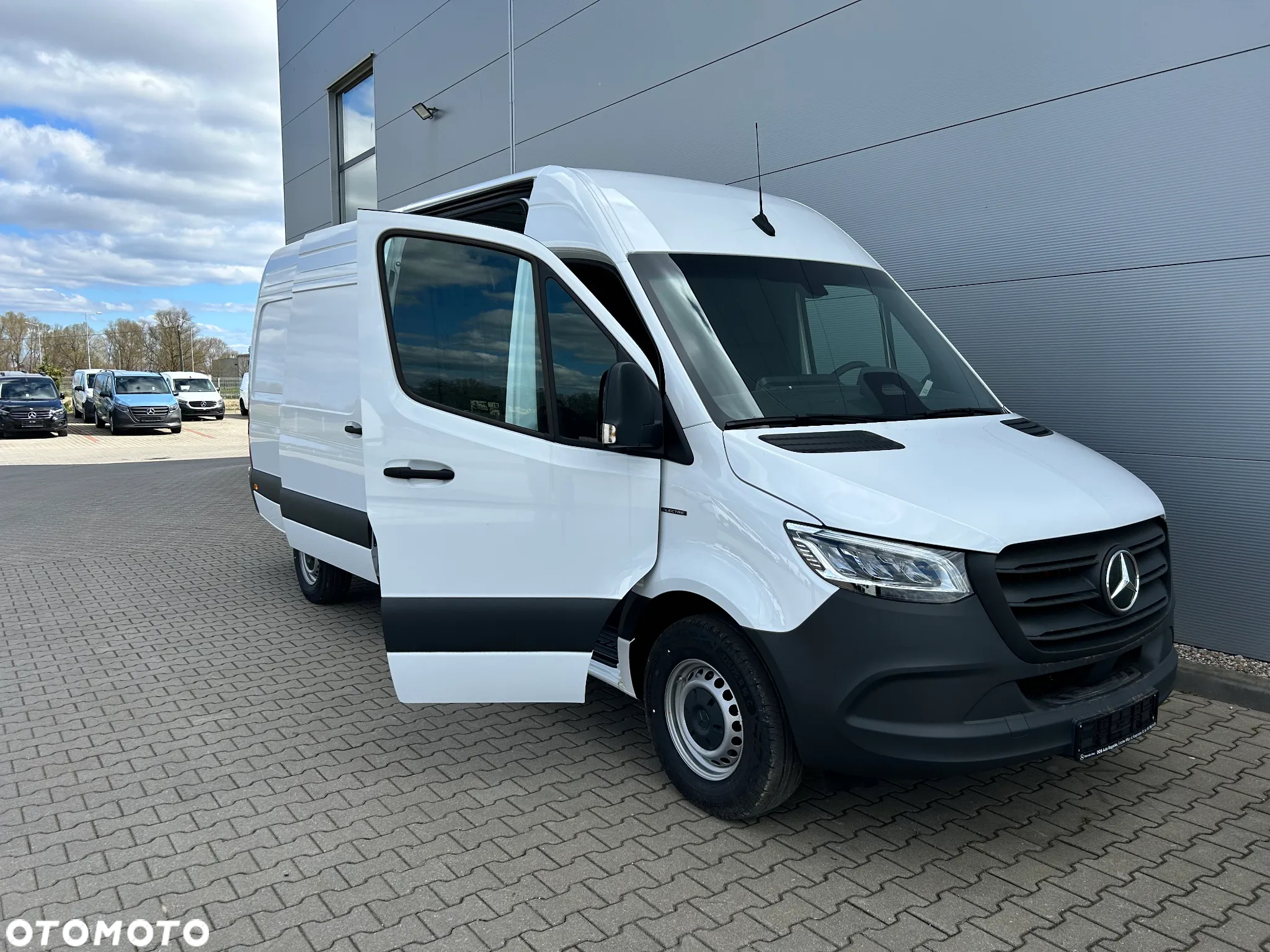 Mercedes-Benz eSPRINTER 314e FURGON DŁUGI - 11