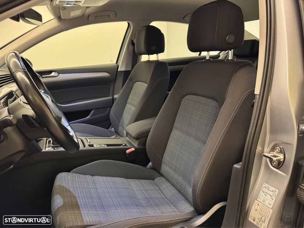 VW Passat 2.0 TDI Business DSG - 24